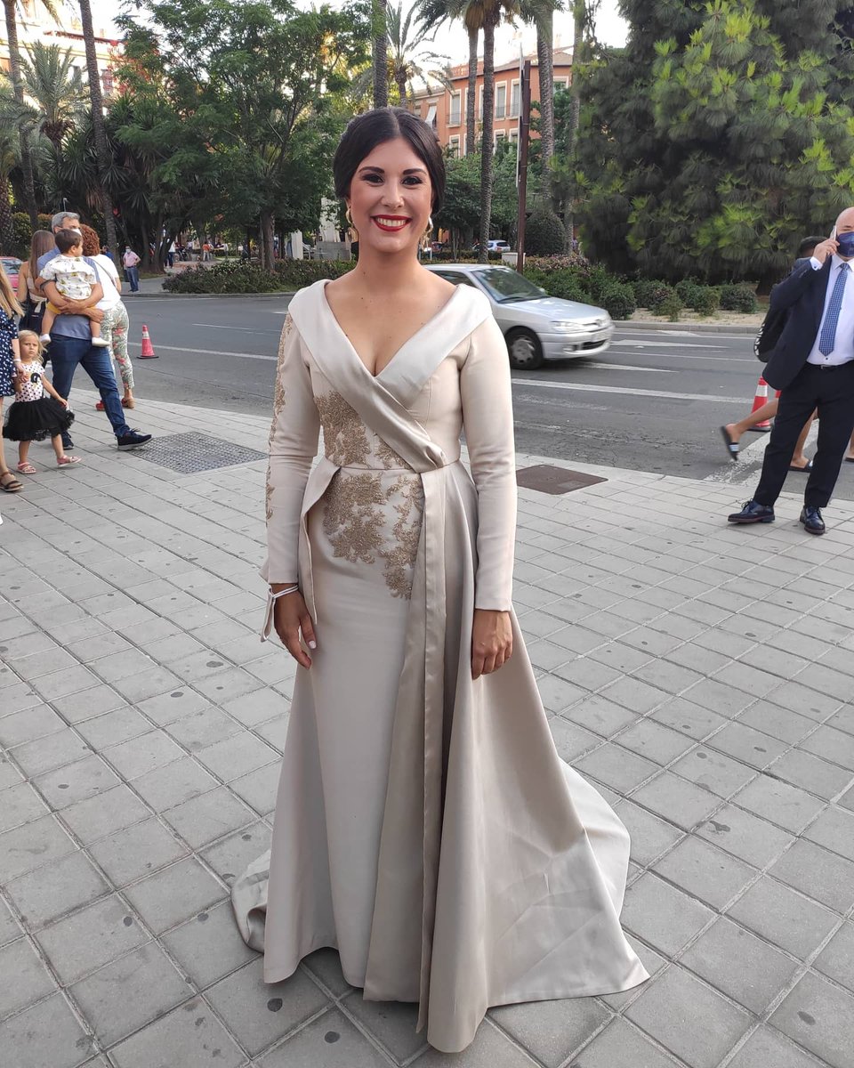 Espectacular Alicia, nuestra candidata. Disfruta muchísimo de esta noche tan especial. Tu foguera está muy orgullosa de ti.
~~~~
#fogueraramblademéndeznúñez #hogueraramblademéndeznúñez #foguerarambla #hoguerarambla #rambleras #rambleros #foguerafundadora #hoguerafundadora