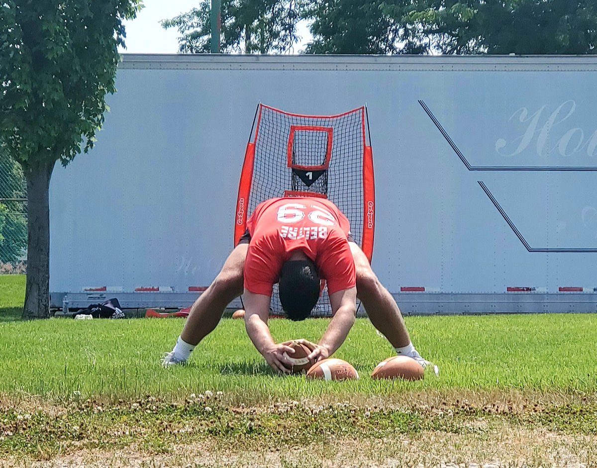 shgthrowsfar's tweet image. When you want to play for a team in the National Championship, this is how you spend your Saturday mornings, even when it&apos;s 95°. #nextlevelCycs @IWUTitanFball @ajlust89