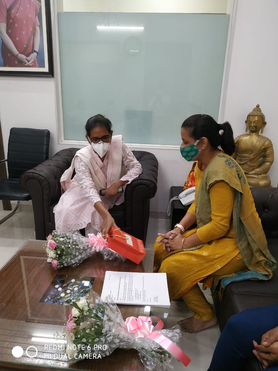 KOMALBANS's tweet photo. Not everyday you meet someone whome you admire from heart. It was such a privilege to meet the #education_minister_of_Maharashtra Smt. @VarshaEGaikwad Ji, for a meeting in Mumbai recently. 
"All I want to say is a thank you for your time mam"
#womeninpolitics #educationsystem https://t.co/oeD9FpgVUw