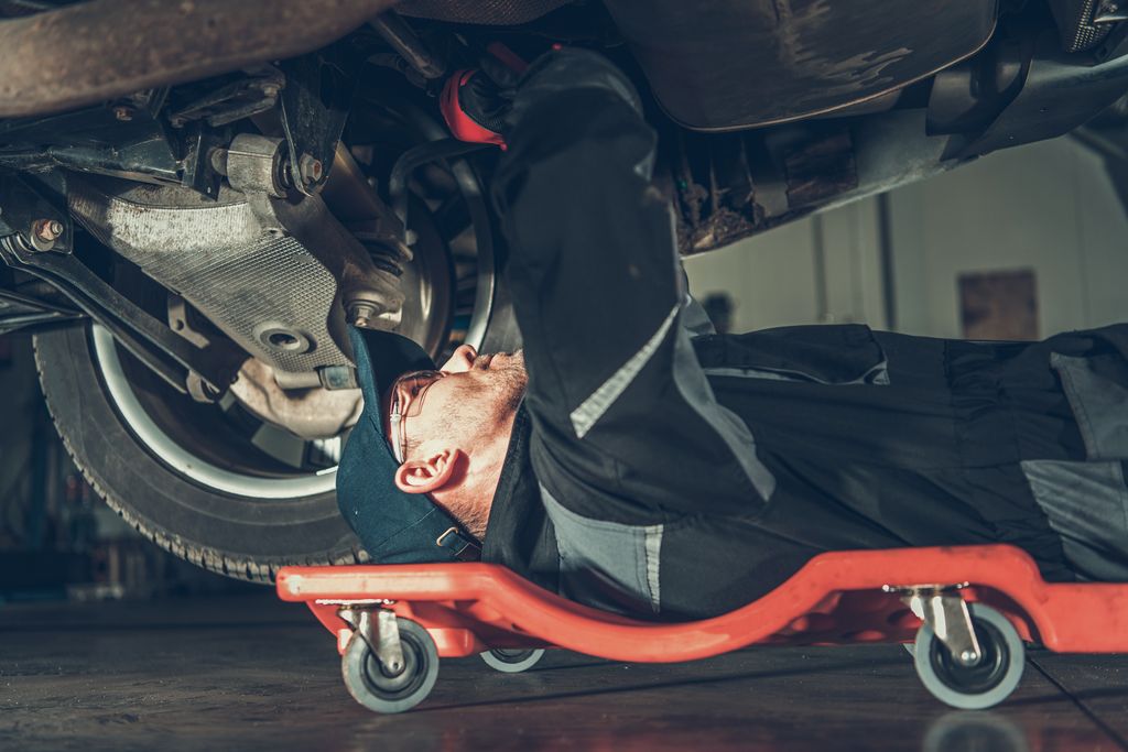 AutoCareOrg's tweet photo. Guess What Day It Is!!! It's #AutomotiveServiceProfessionalsDay!!!

We'd like to thank the technicians who keep our vehicles safely on the road and those within the #automotiveaftermarket that continue to dedicate their time, energy, expertise to this wonderful industry! https://t.co/pGNKIsqGNt
