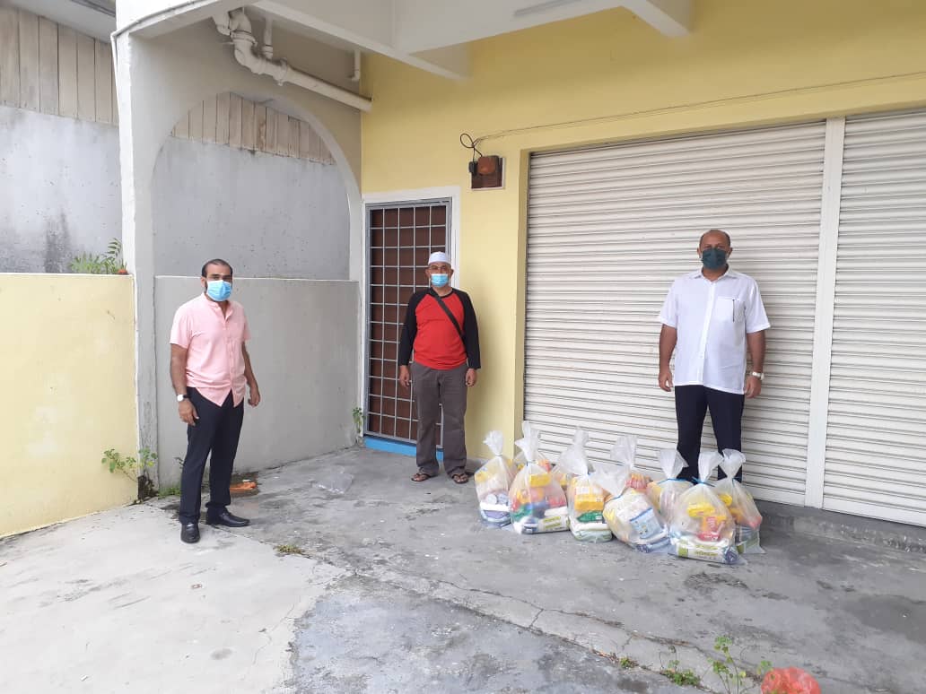GobindSinghDeo's tweet image. Program Bantuan PKP 3.0, Parlimen Puchong diteruskan. Agihan barang di sekitar Batu 14, Jalan 2 dan Jalan 5, Seri Serdang, Puchong, petang tadi. Terima kasih kepada semua wakil penduduk yang bantu agih barang kepada mereka yang memerlukannya.