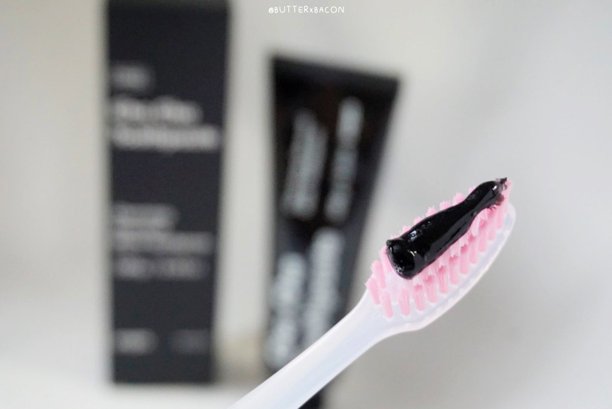 butterxbacon's tweet image. ยาสีฟันสูตรชาร์โคลของ @th_unpa 🖤 เนื้อสีดำมีส่วนผสมของผงถ่านช่วยกำจัดพวกคราบพลัค ลดการเกิดหินปูน กลิ่นมิ้นท์หอมมากก😮‍💨 ใช้แล้วรู้สึกปากสะอาด อ่อนโยนด้วยน้า #ใช้จริงรีวิวจริง