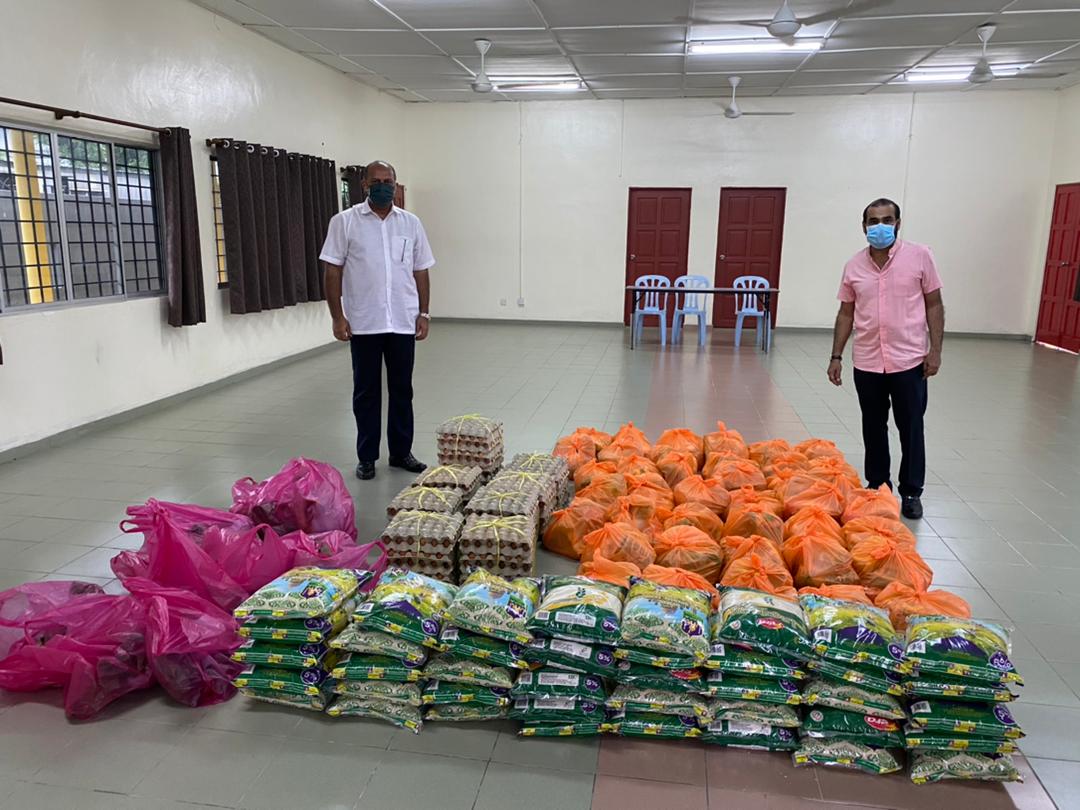 GobindSinghDeo's tweet image. Program Bantuan PKP 3.0, Parlimen Puchong diteruskan. Agihan barang di sekitar Batu 14, Jalan 2 dan Jalan 5, Seri Serdang, Puchong, petang tadi. Terima kasih kepada semua wakil penduduk yang bantu agih barang kepada mereka yang memerlukannya.