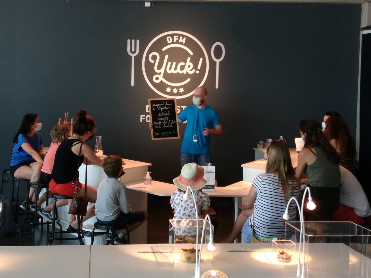 CDomenc's tweet photo. Premières dégustations dans l'expo #DisgustingFoodMuseum #Bordeaux @capsciences Qui va goûter ?!... Bon appétit !? https://t.co/iPfz5UxDHg