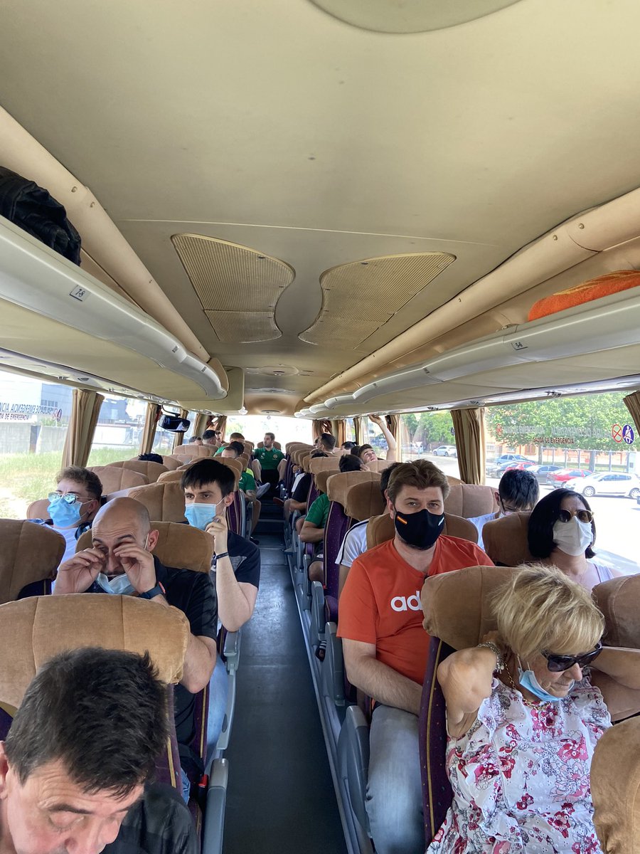 Parte el equipo y aficionados a Cáceres con el autobús lleno de ilusión y ganas 👏👏👏⚽️⚽️⚽️