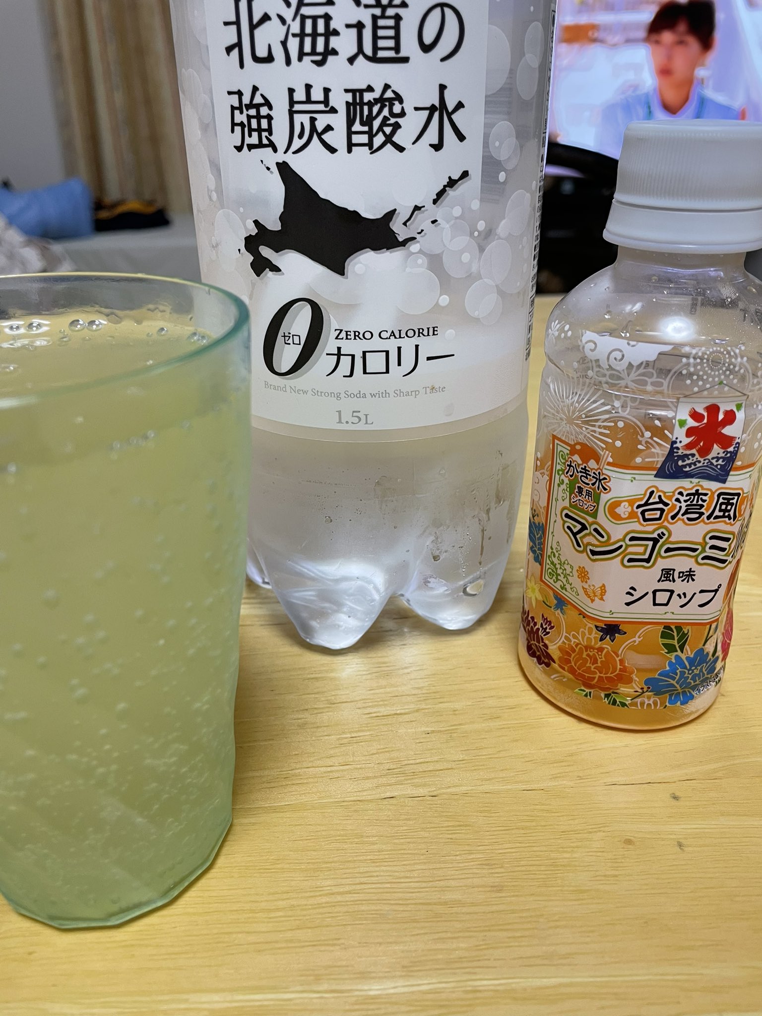 Tohsan これ 結構いけます ダイソーで買ったカキ氷シロップ 炭酸水 売れるかも ダイソー 炭酸水 台湾風マンゴーミルク T Co S6z7rndkkp Twitter
