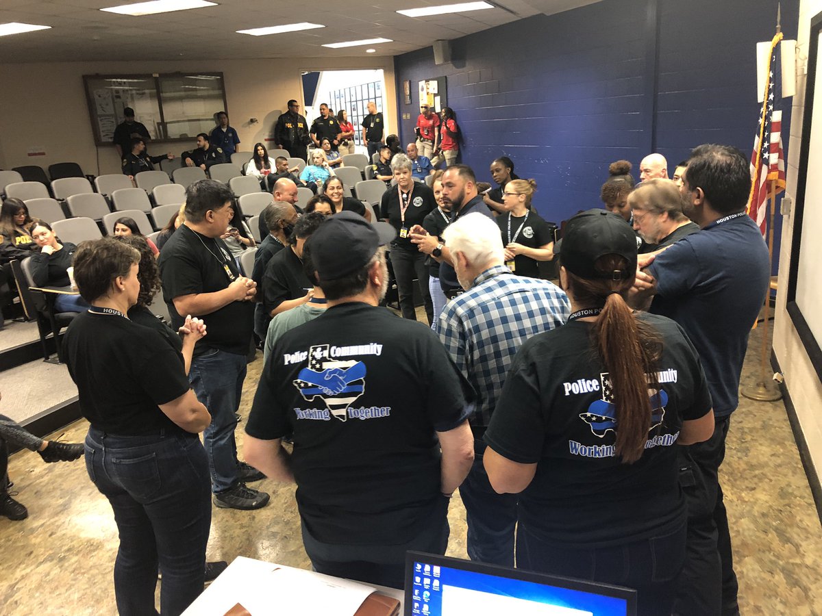 HPD_Explorers's tweet photo. HPD Explorer in-house competition is under way! Our explorers are excited to be back to competing.
Thanks to all our volunteers who make events like this possible such as @hpdcpaaa โฆ we canโt do this without you!
#HPDExplorers #RelationalPolicing https://t.co/IMqetgLSzO