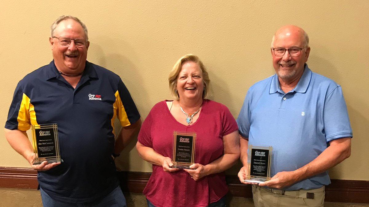 GroAlliance's tweet image. We celebrated upcoming retirements at our Employee Appreciation Weekend. We are forever grateful for their effort and leadership.
LtoR (date-loc): Jim McCormick (12/21-MP), Donna Hauser (4/22-CC), Darrell Honn (12/21-CC). (not pictured, Ed Lommel (4/22-BR) and Don Rezac (4/22-BR)