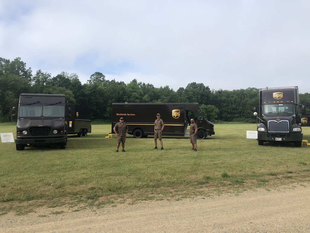 Kalamazoo’s 2021 Junior League Touch-A-Truck!
#ups #upsers #touchatruck

<a href="/carie_monroe/">Carie Monroe</a> <a href="/RyanMervyn/">Ryan Mervyn</a>  <a href="/PaulHuyser/">Paul Huyser</a> 
<a href="/WesFowlerUPS/">Wesley Fowler</a>