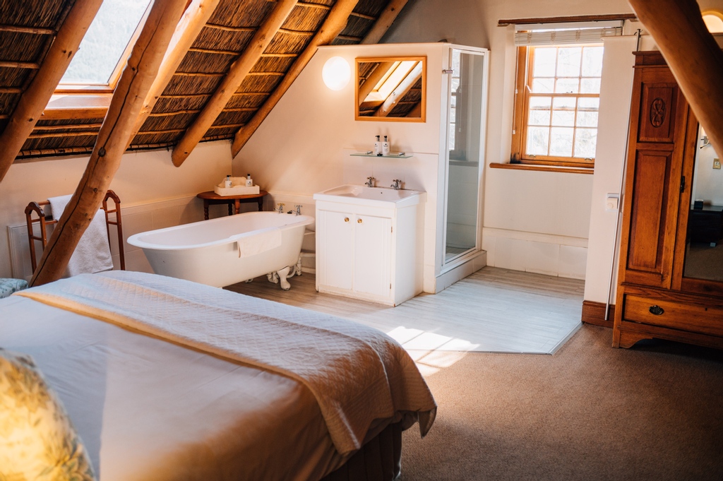 RicketyBridgeW's tweet photo. Afternoon light at #BasseProvence. 👌
#CountrysideComfort #SpecialOffering #WinelandExperience https://t.co/A67Oth3Le4