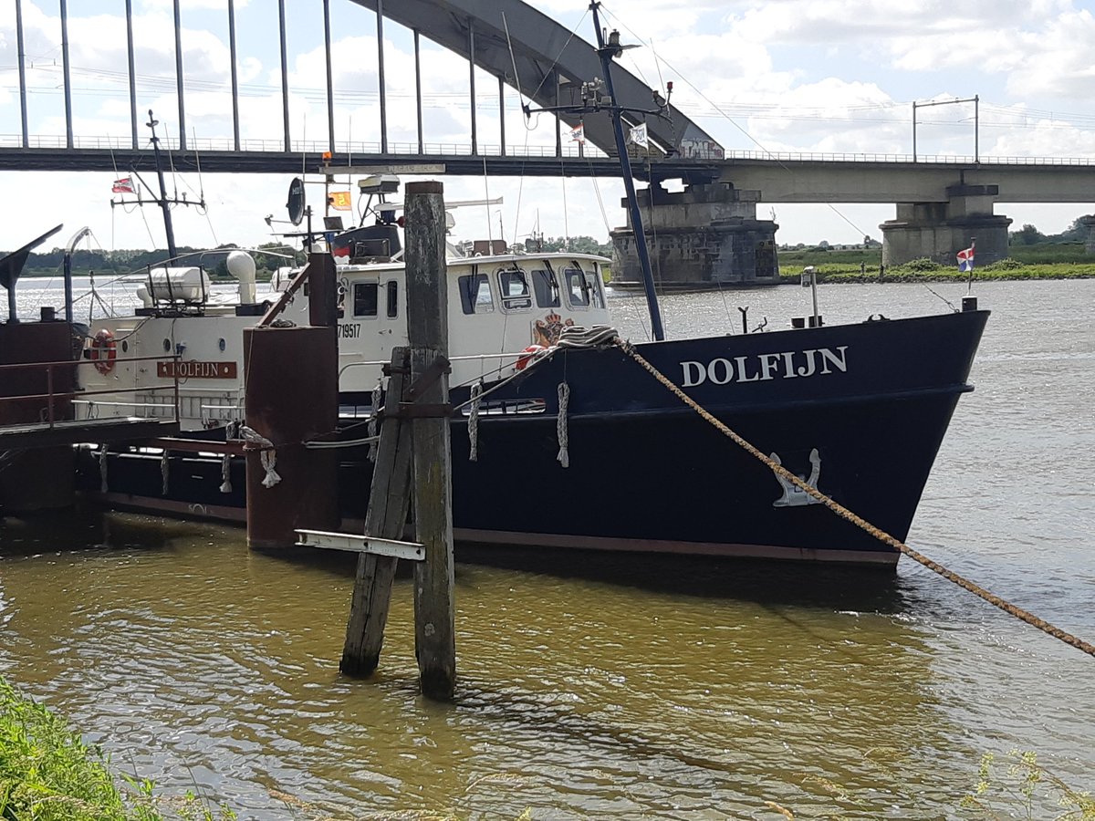 Ben je in Culemborg om bijstand te verlenen,  kom je het voormalig #douanevaartuig Dolfijn tegen, inclusief het wapenschild. #nostalgie