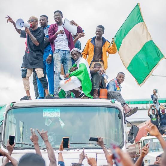 UPDATE: Twitter has changed the retweet button colour from blue to green in solidarity with Nigerians on #June12thProtest
RT for awareness
This light will not go out!!! pic.x.com/6l5U3Q0761