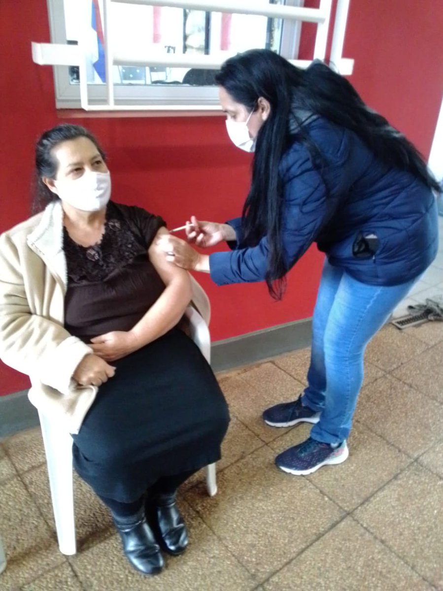 noticiasdel6's tweet photo. #Posadas. #Covid-19 Jornada de vacunación en el Complejo "Ernesto ´Finito´ Gehrmann, Espacio Multicultural IV Tramo Costanera, #Imefir y Casa de la Cultura en Itaembé Miní @gobmisiones @herrerayflia @MinistroAlarcon @antunezproeza @carlitos_baez @belengregori https://t.co/zuKCSL2F02