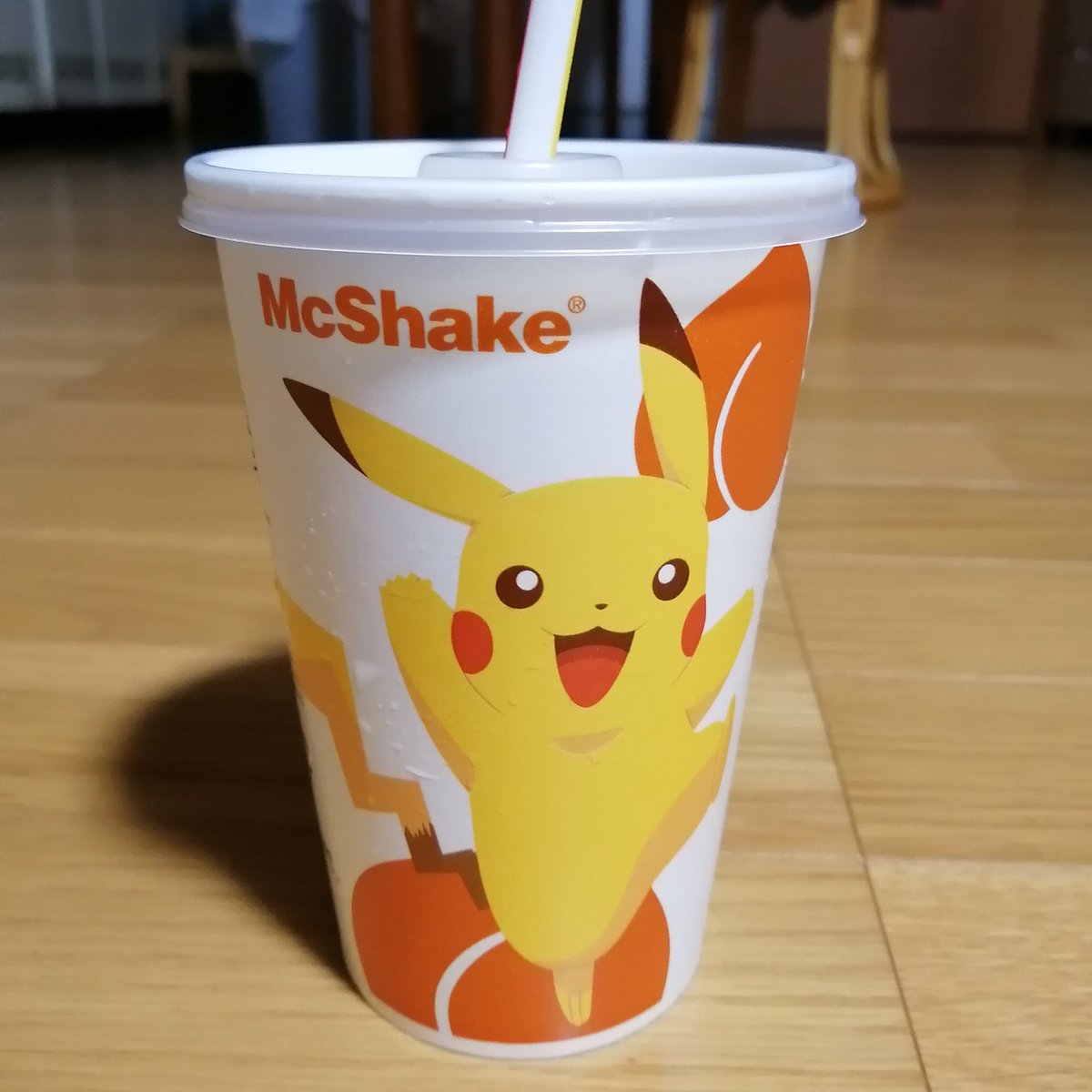 JapanLifeTV's tweet photo. Hab mir eben mal ein neuen Pikachu Milchshake von McDonald's in Takamatsu gegönnt. Lecker Pfirsichgeschmack.
🤤✨🇯🇵🗾✨
#Japan #McDonalds #マクドナルド #ミルクシェーク #Milkshake #milchshake #McDonald #pikachu #ピカチュウ #pokemon #ポケモン #mcshake https://t.co/wwYn434LjS