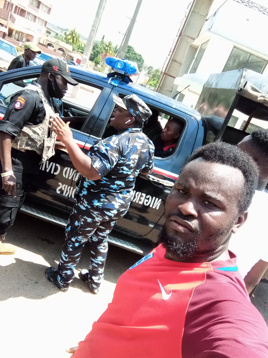 SirRaphealsobis's tweet photo. Kudos to this police woman, talking and educating security personnel on how to guide and protect us during the #June12thProtest 👏👏 https://t.co/TKIRhAahPC