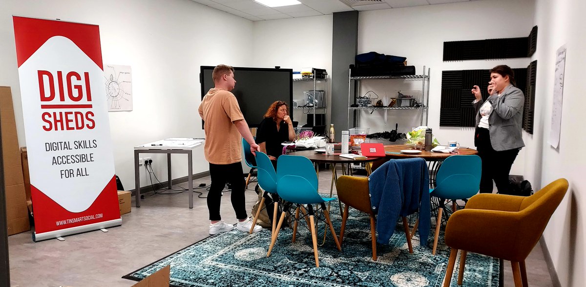 DigishedsSmart's tweet image. Super excited to announce the awesome Digisheds Talent Support team based @Eagle_Lab_Soton 
Jo, Reece, Hannah, Lilly &amp;amp; Linda are the welcome team for young talent coming through the Digisheds &apos;doorway to different&apos; digital employability programme 
#digitalinclusion #futureofwork