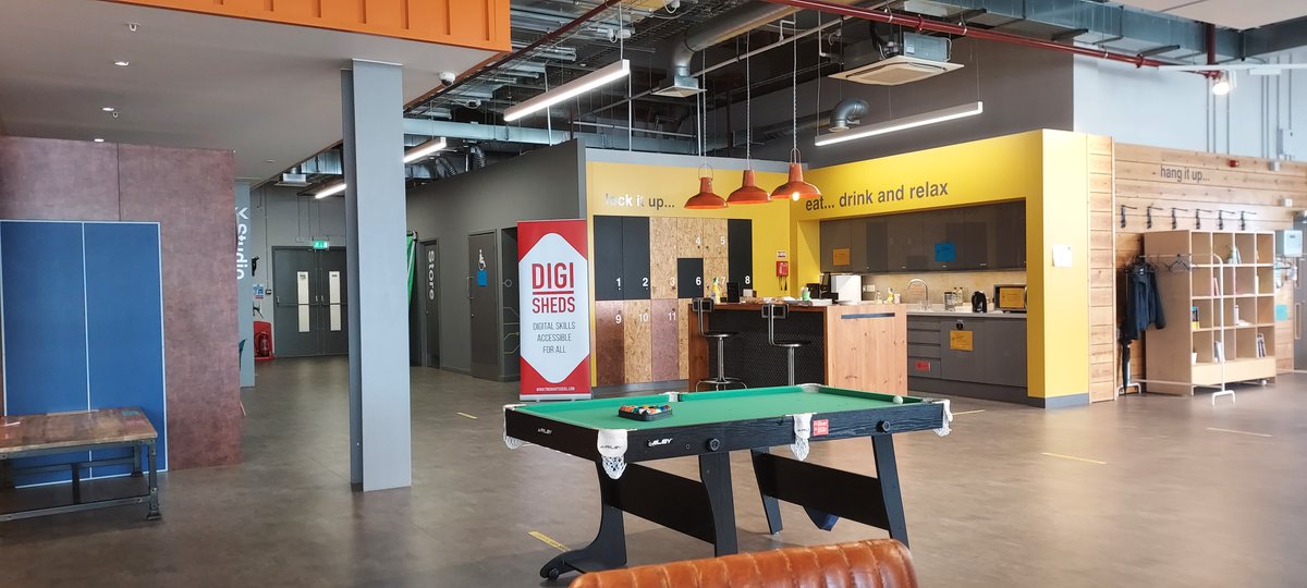 DigishedsSmart's tweet image. Super excited to announce the awesome Digisheds Talent Support team based @Eagle_Lab_Soton 
Jo, Reece, Hannah, Lilly &amp;amp; Linda are the welcome team for young talent coming through the Digisheds &apos;doorway to different&apos; digital employability programme 
#digitalinclusion #futureofwork