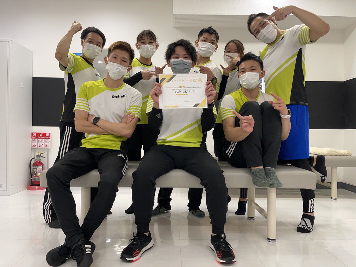 Aoki0707Rei's tweet photo. 朝礼はルーキーによる最新フロー勉強会。夜は技術審査会を開催！！
✨優勝は #OPSV 丸山遥トレーナー✨
みんな上手だったなぁ〜😊目的目標が人を成長されるんだよな〜😊
取組む姿勢素晴らしかったです！！
みんな💯満点。感謝
#ストレッチ #武蔵小杉 #Raystart https://t.co/XLmjlpGwxO