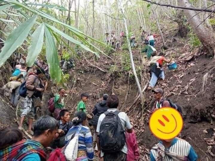 တောလမ်းတွေကနေ တစ်နေရာပြီးတစ်နေရာ ခက်ခက်ခဲခဲ
ပြောင်းရွှေ့နေကြရတဲ့ စစ်ဘေးရှောင်ပြည်သူများ -

36Myanmar
===================

Having empathy might be a bit difficult for you cuz you never experienced it. But, please, at least have sympathy for them. 🙏