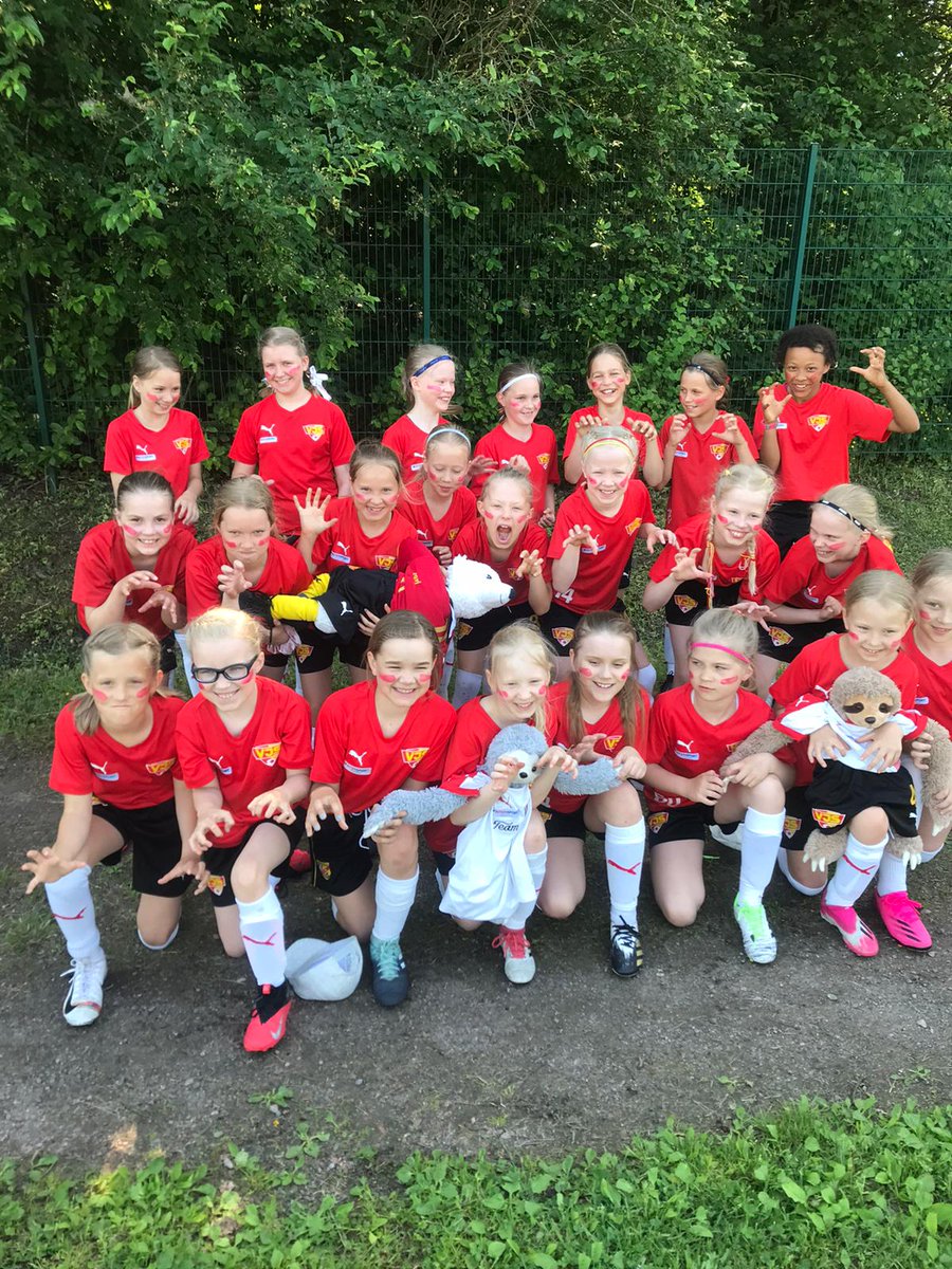 #EURO2020 lisäksi futisjuhlaa vietetään myös kotikentillä, kun #stadicup2021 on täydessä käynnissä ⚽️ #jalkapalloyhteisösinulle on mukana 12 joukkueella, joiden tulokset löytyvät stadicup.torneopal.fi/taso/seurat.php

Sunnuntaina finaaleissa pelaavat <a href="/VJSt08/">VJSt08</a> ja <a href="/T2011Vjs/">VJS T2011</a> 💛❤ 

Tsemiä tytöt!