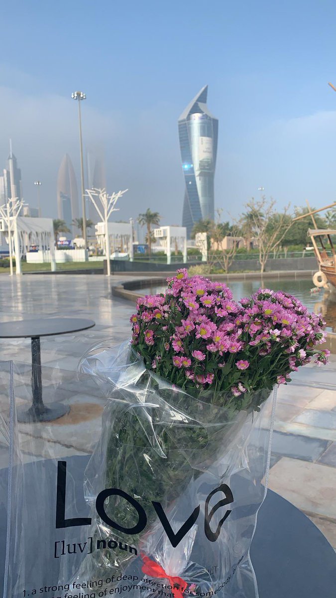 m_alq8y's tweet photo. *

يا  بايع  الورد  ..  لا تزعل   ولا  تشره
من جرح الأحباب  مكسوره خواطرنا

باقه من  الورد   ..  للّي خانوا العشره
أحسابها .. 1000 دمعه من محاجرنا

#مشاري_الفهد https://t.co/STov8WkzLA