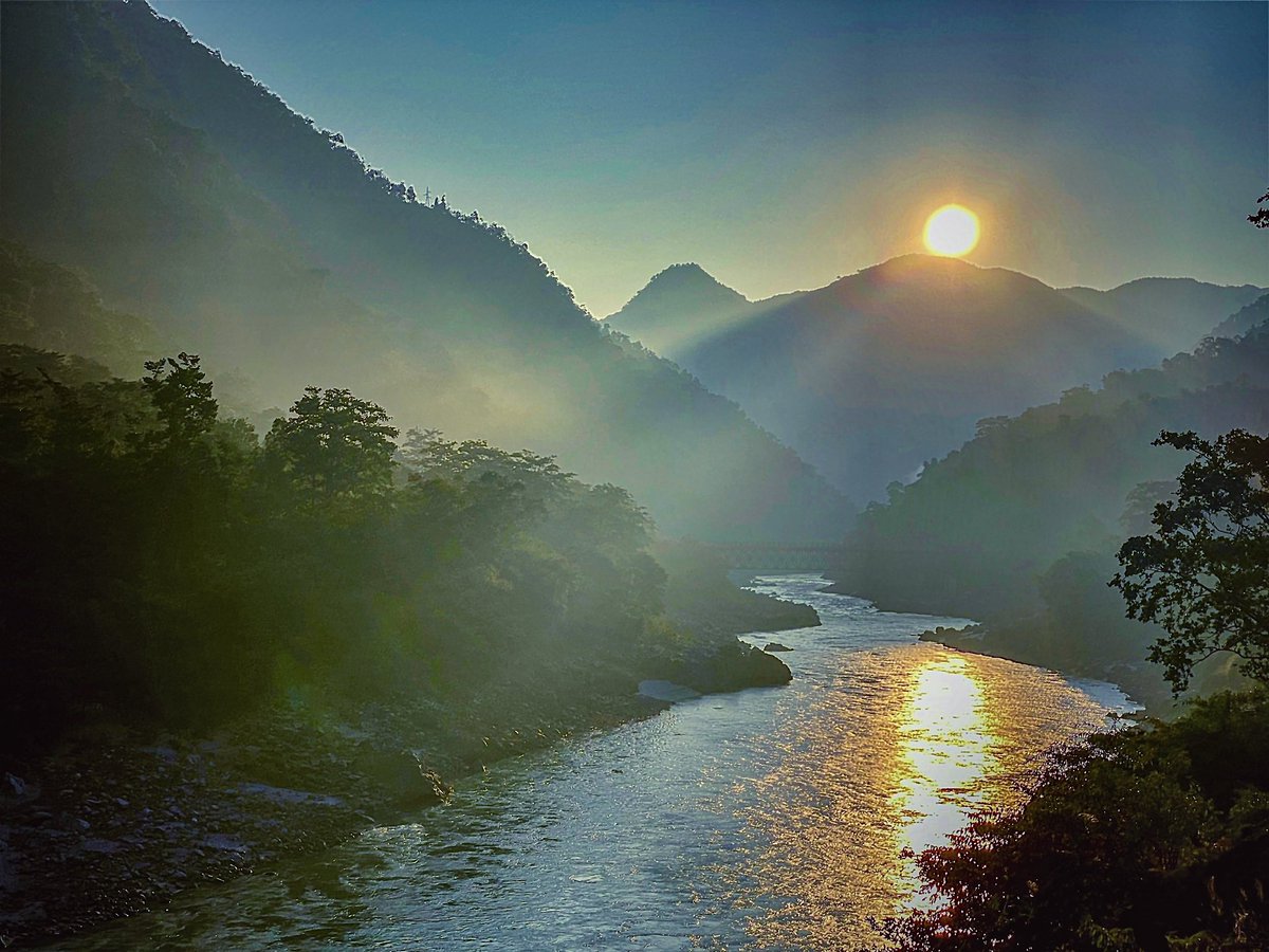 SandeepMall's tweet photo. Share your favourite mountain pic #shotoniphone https://t.co/bGCo4inTaL