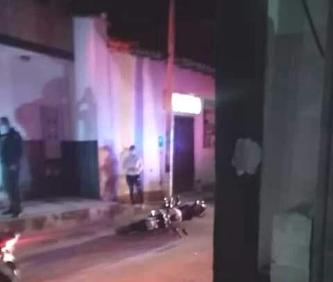 NotiOcana's tweet photo. Fue HERIDO para robarle la Moto

Anoche en el barrio Las Llanadas de Ocaña fue herido un hombre cuando dos delincuentes lo intimidaban para robarle si moto, el ciudadano se encuentra recuperándose en el hospital regional. https://t.co/zCcIU2A8r1