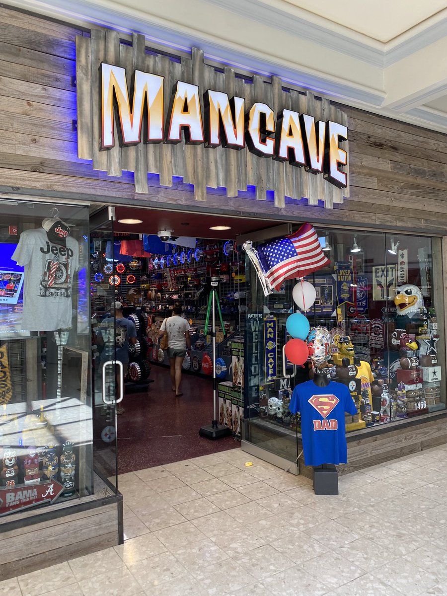 WHMII's tweet image. Yay cringe~y stores in the south!