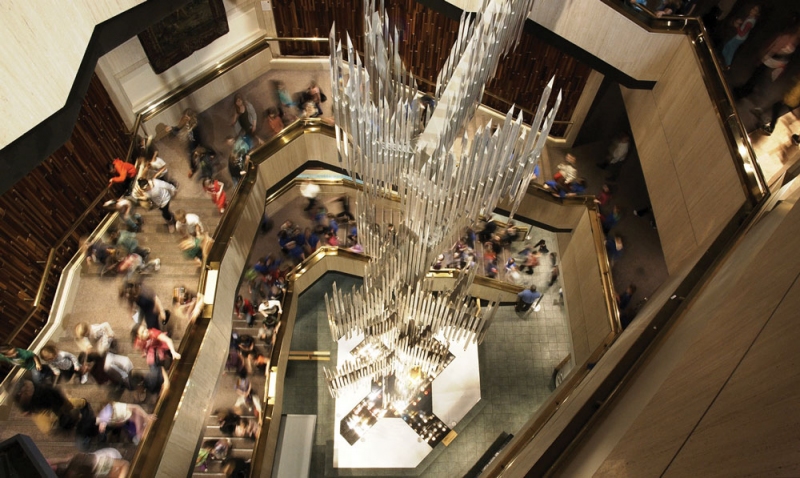 James Archibald Houston designed Aurora Borealis in 1976, as the centrepiece for the new <a href="/Glenbow/">Glenbow</a> Museum. Coloured lights are sent to 700 acrylic prisms, to a soundtrack of Isao Tomita/Debussy's Children's Corner, No. 4, "Snowflakes are Dancing"
youtube.com/watch?v=hWlSen…