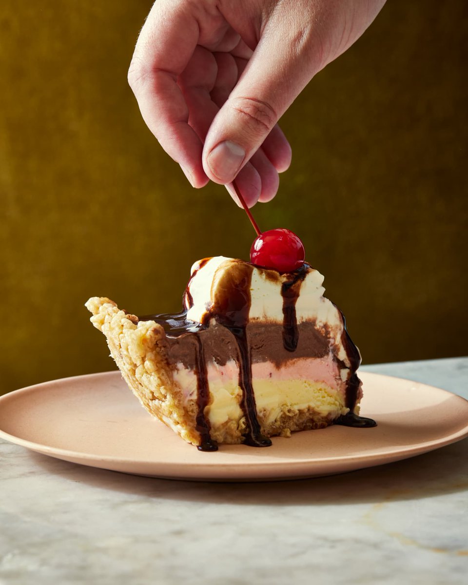 .@jessiesbakes' Neapolitan ice cream pie has a Rice Krispies crust.