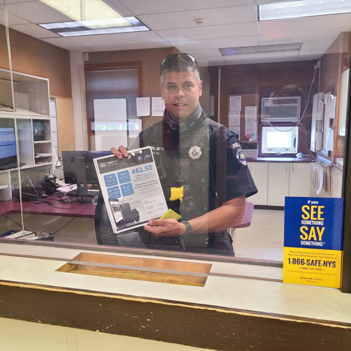 Dropping off some flyers to talk to our first responders about the great deals we have for them! #SocialDistance #att  #FirstNet <a href="/klane0917/">Klane</a> <a href="/Cooley1324/">Matt Coolbaugh</a> <a href="/marcellobenny/">Benjamin Marcello</a>