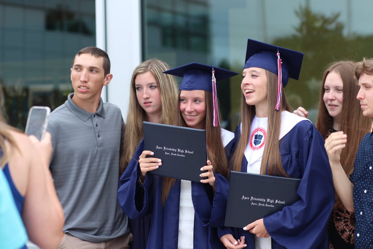 FriendshipYB's tweet image. Great end to a truly wild year!  One graduation down, one to go...