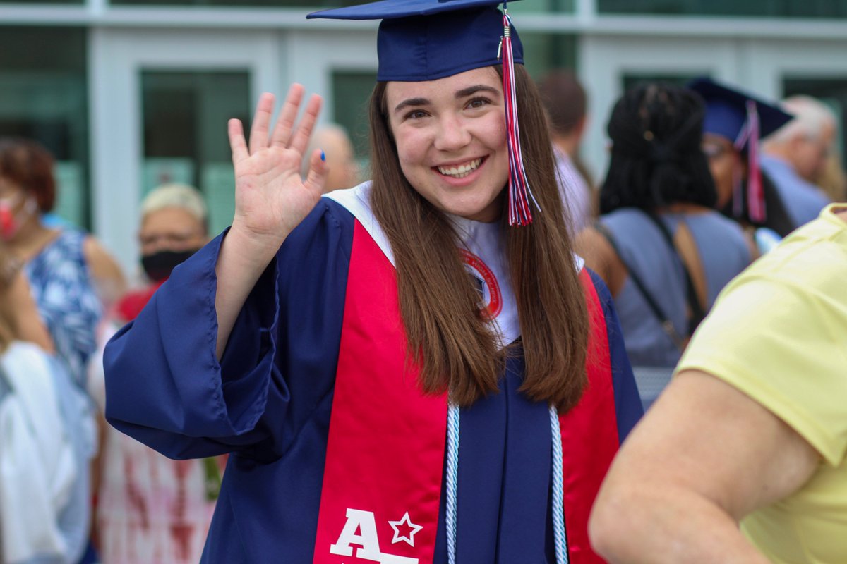 FriendshipYB's tweet image. Great end to a truly wild year!  One graduation down, one to go...