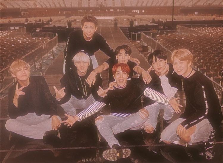 Kenin1306's tweet photo. Happy birthday to these seven literal Angeles... their smile has always been my source of strength and optimism 💜
#ARMYsSongForBTS2021
 #8YearsToInfinityWithBTS https://t.co/KgQ68p1et2