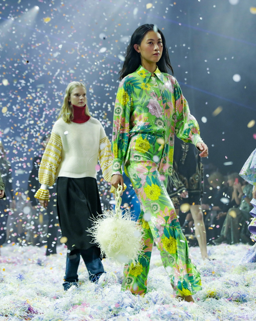 FashionWeek's tweet photo. The future has arrived ⭐️ On the runway for Afterpay's Future of Fashion show, see the latest from Australian designers @aliceMcCALL, @CamillaWithLove, P.E. Nation, @michaellosordo, and more only at @ausfw. Production by FOCUS, photos by @gettyimages. https://t.co/mjC1gtwCyo