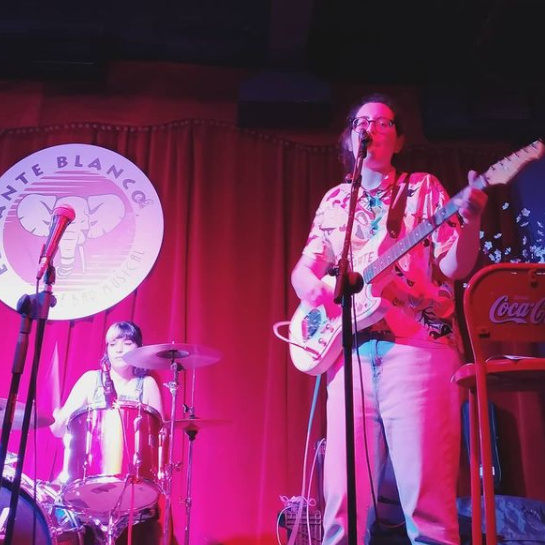 "En general, comprad discos en la vida" - <a href="/AlbaPanda4/">Pony~Miau</a> en el concierto de <a href="/FredburguerFred/">Fred_Fredburguer</a> del CPOP Club.