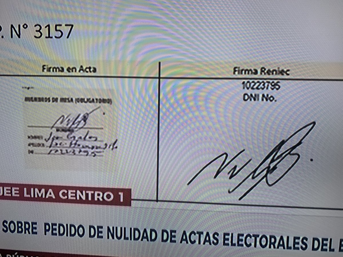 nellylun's tweet photo. Castiglioni, abogado de Fuerza Popular, dice que es evidente la diferencia en el trazo de las firmas como argumento de su pedido de nulidad de los votos de una mesa. 
¿Ustedes notan las diferencias? https://t.co/IkCu53S4SZ
