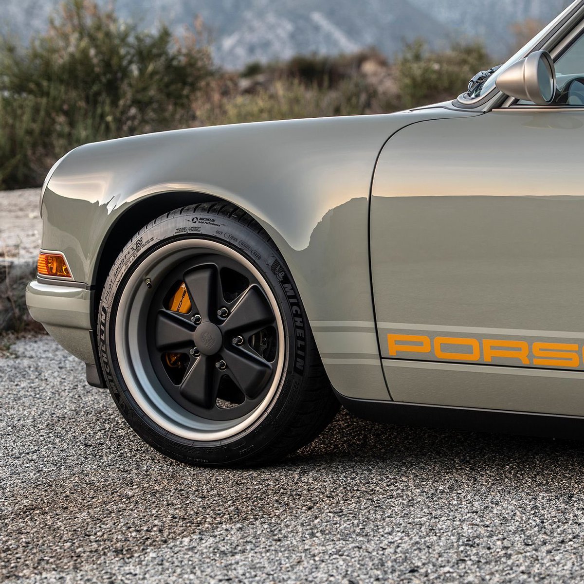 singervehicles's tweet photo. Stone Grey with light ghosted stripes and lettering in Yolk Yellow. Carbon ceramic brakes. Six-speed manual with shift knob in ebony and walnut. https://t.co/EVo0vTLsGD