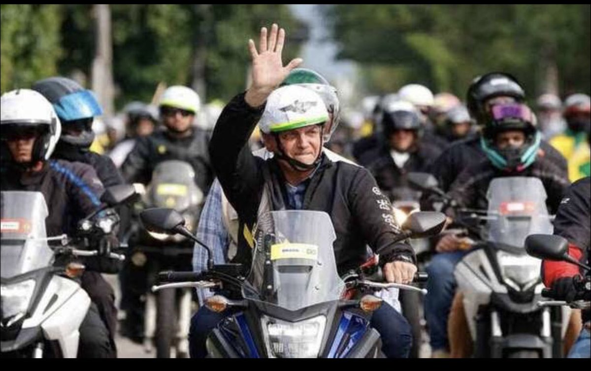 Enquanto o Senado e STF faz NEGOCIATA para escravizar o povo, Bolsonaro faz MOTOCIATA para libertar o Brasil.