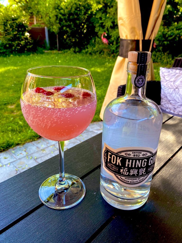 Premium gin with a distinct flavour, <a href="/fokhinggin/">FOK HING GIN 福興氈</a> makes up a delicious summer cocktail mixed with red berries and lemonade 😍 #pr