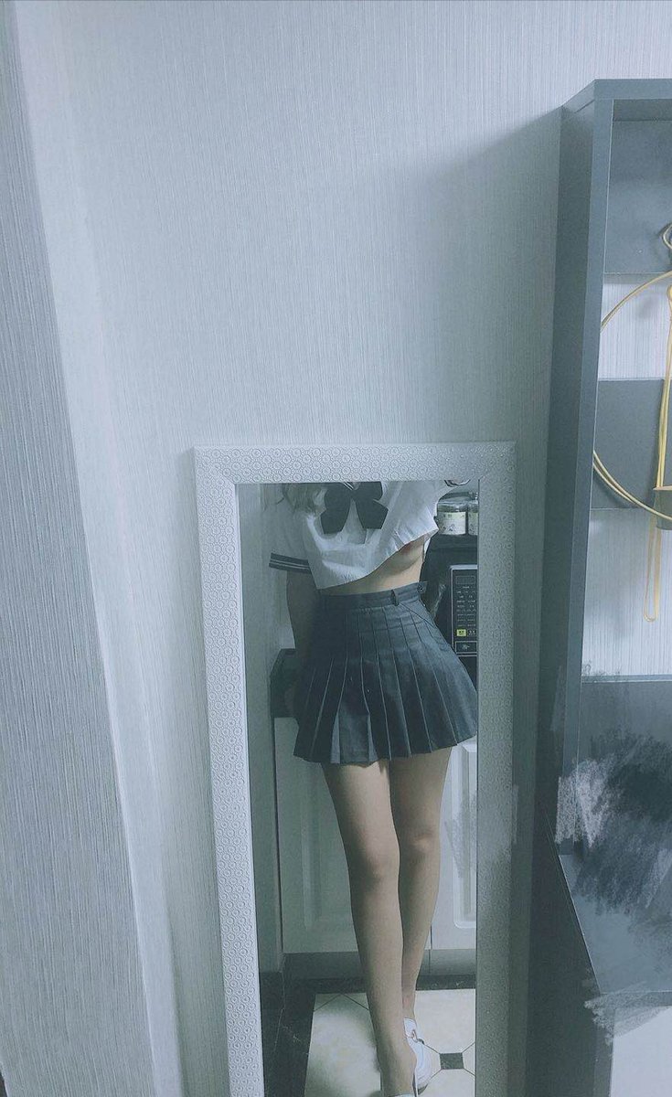 杭州有高颜值情侣或者夫妻有兴趣周末交流吗？可以喝🍺认识一下