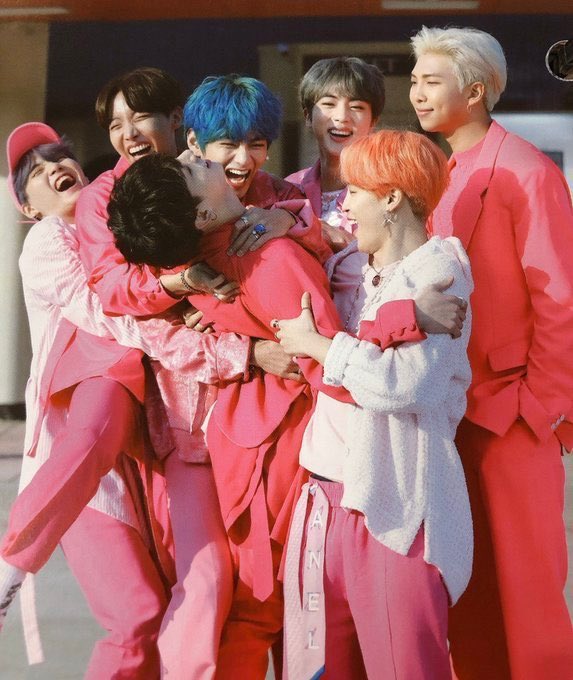 hourlygftan's tweet photo. always and forever 💜💜💜💜💜💜💜 #8YearsToInfinityWithBTS #8yearswithBTS https://t.co/pGMnBbRxxn