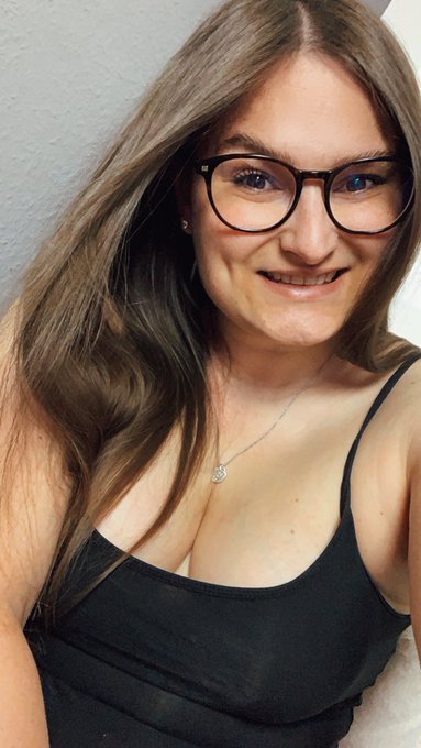 Habt einen sch&ouml;nen Freitagabend ihr s&uuml;&szlig;en 🌻 .  #niceboobs #boobsoftheday #smile #happy #holly #m&uuml;nster<a href="/tag/niceboobs"class="tags">#niceboobs</a><a href="/tag/smile"class="tags"><span>#smile</span></a><a href="/tag/happy"class="tags"><span>#happy</span></a><a href="/tag/germany"class="tags"><span>#germany</span></a><a href="/tag/glasses"class="tags"><span>#glasses</span></a><a href="/tag/holly"class="tags"><span>#holly</span></a><a href="/tag/simplelife"class="tags"><span>#simplelife</span></a>