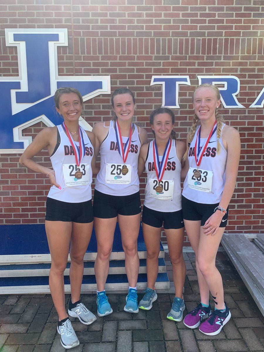 Fortdawg's tweet image. ⁦@DCDistance⁩ boys and girls both podium at State.girls 6th boys 8th. Girls were seeded 14th and boys 18th coming in #awesomesjowing