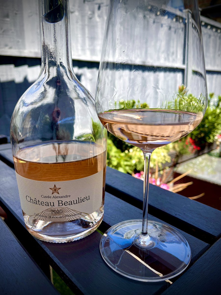 Lovely recommendation by <a href="/nysawine/">nysawine</a> in #earlsfield. Perfect for this sipping this afternoon whilst making the most  of the sun. #wine