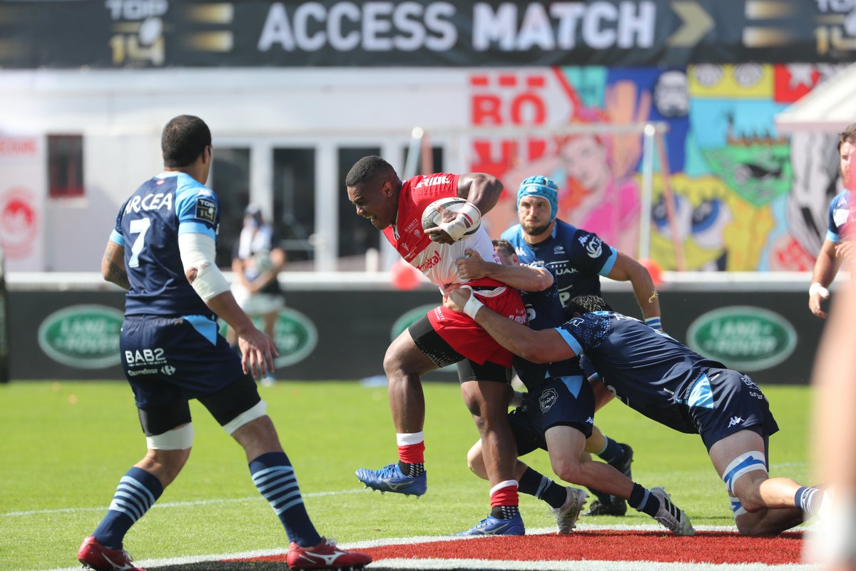 top14rugby's tweet photo. #TOP14AccessMatch   
Le terme combat n'est vraiment pas usurpé ! Il suffit de regarder les images de la première période ⚪️🔴⚔️🔵⚪️ https://t.co/eCGXnnICzB