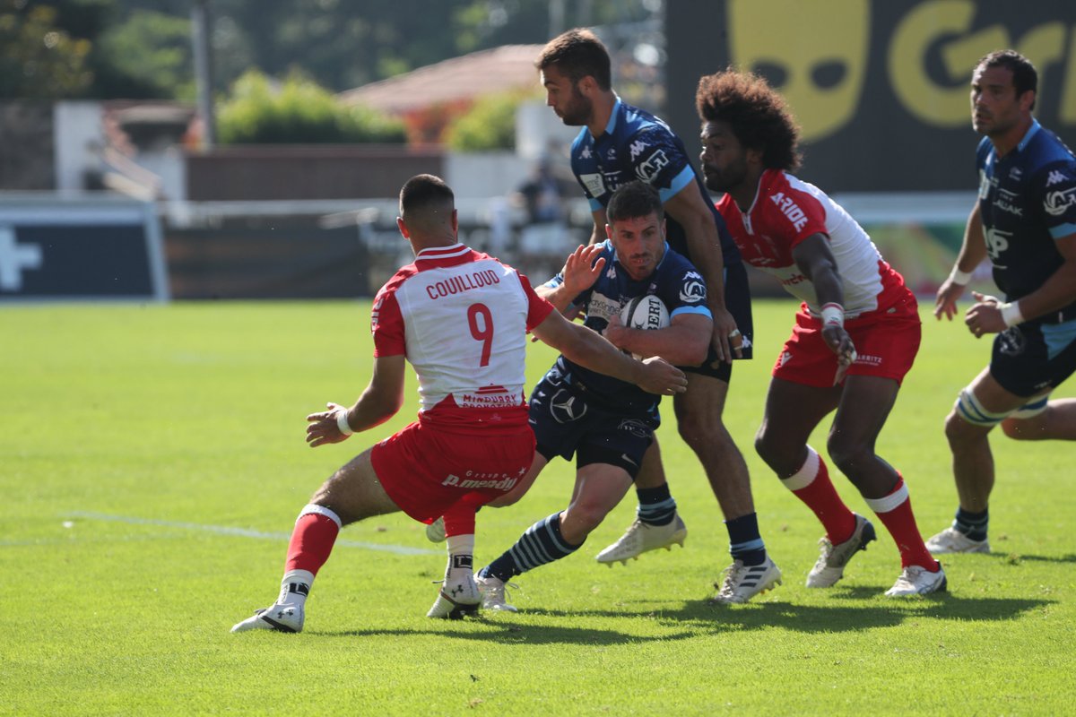 top14rugby's tweet photo. #TOP14AccessMatch   
Le terme combat n'est vraiment pas usurpé ! Il suffit de regarder les images de la première période ⚪️🔴⚔️🔵⚪️ https://t.co/eCGXnnICzB