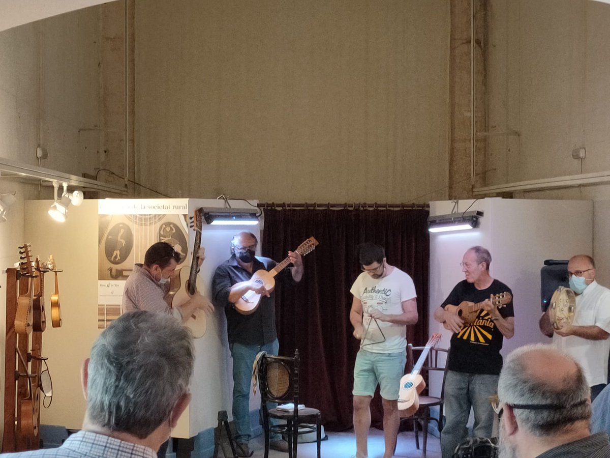 A la inauguració de l'exposició itinerant "La música de la societat rural" al Museu de l'Ebre. Romandrà oberta fins el 28 de juny. I després al XIX Ebrefolk (Móra d'Ebre) del 8 al 10 de juliol <a href="/cultura_cat/">Cultura</a> <a href="/cultpopular_cat/">Cultura Popular</a> <a href="/iramunt/">Institut Ramon Muntaner</a> <a href="/angelsblasco/">Àngels Blasco</a> <a href="/ArxiudeFolklore/">Arxiu de Folklore</a>  <a href="/Ipatrimoni/">ICRPC-CERCA</a>