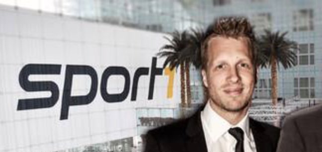CaliforniaSun86's tweet photo. Hey Oli, geile Frisur 👍 🤣🤣
#sport1 #Dopa @oliverpocher https://t.co/fXxAcdgrk8