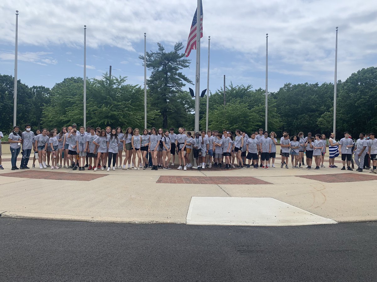 Successful freedom walk through Vets Park with 6th and 7th grade students!☀️🌿🍂 <a href="/HTSD_Reynolds/">Reynolds Middle School</a> <a href="/HTSDSuperBatlle/">Alejandro Batlle</a> <a href="/coachoffredo/">Ms. Offredo</a> <a href="/ToniChianese/">Toni Marie Chianese</a> @MrHager_HPE <a href="/WeAreHTSD/">WeAreHTSD</a>